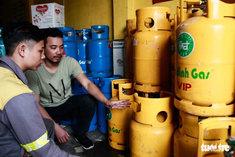 Giá gas trong nước tăng 4.000 đồng/bình dù giá gas thế giới giảm - Ảnh 1. Giá gas trong nước tăng 4.000 đồng/bình dù giá gas thế giới giảm - Ảnh 1.