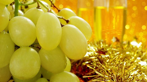 Mặc quần lót đỏ, đập vỡ đĩa và những tục đón năm mới độc đáo - Ảnh 4. Mặc quần lót đỏ, đập vỡ đĩa và những tục đón năm mới độc đáo - Ảnh 4.