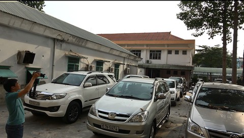 Nữ quái thuê hàng loạt xế hộp xịn lừa cầm đồ được 5 tỉ - Ảnh 1. Nữ quái thuê hàng loạt xế hộp xịn lừa cầm đồ được 5 tỉ - Ảnh 1.