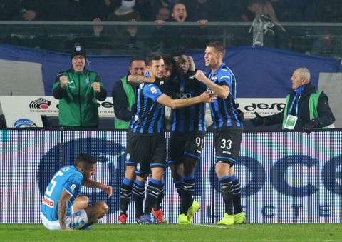 Đá bại Atalanta, Napoli lên nhì bảng - Ảnh 1. Đá bại Atalanta, Napoli lên nhì bảng - Ảnh 1.