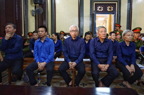 Ông Trần Phương Bình khai nghĩ Vũ nhôm biết nguồn gốc 200 tỉ - Ảnh 3. Ông Trần Phương Bình khai nghĩ Vũ nhôm biết nguồn gốc 200 tỉ - Ảnh 3.