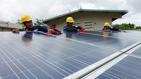 Điện mặt trời vướng dây dẫn - Ảnh 1.