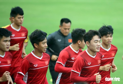 Hùng Dũng chấn thương, ông Park lo lắng - Ảnh 2. Hùng Dũng chấn thương, ông Park lo lắng - Ảnh 2.
