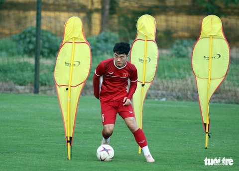 Hùng Dũng chấn thương, ông Park lo lắng - Ảnh 6. Hùng Dũng chấn thương, ông Park lo lắng - Ảnh 6.