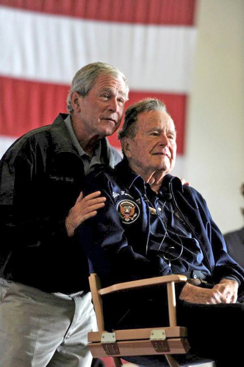 Ông Bush ‘con’ tiễn biệt cha bằng bức họa chân dung - Ảnh 3. Ông Bush ‘con’ tiễn biệt cha bằng bức họa chân dung - Ảnh 3.