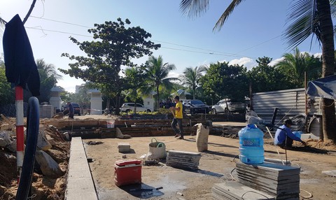 Bí thư Đà Nẵng kiểm tra vụ mở đường xuống biển cho dân - Ảnh 2. Bí thư Đà Nẵng kiểm tra vụ mở đường xuống biển cho dân - Ảnh 2.