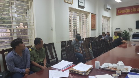 Bắt giữ 12 cò vé trận bán kết Việt Nam - Philippines - Ảnh 1. Bắt giữ 12 cò vé trận bán kết Việt Nam - Philippines - Ảnh 1.