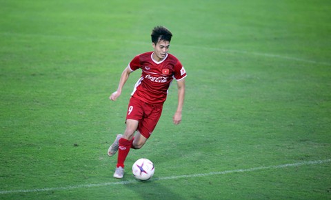 Văn Toàn có thể ra sân tập trở lại vào chiều 5-12 - Ảnh 1. Văn Toàn có thể ra sân tập trở lại vào chiều 5-12 - Ảnh 1.