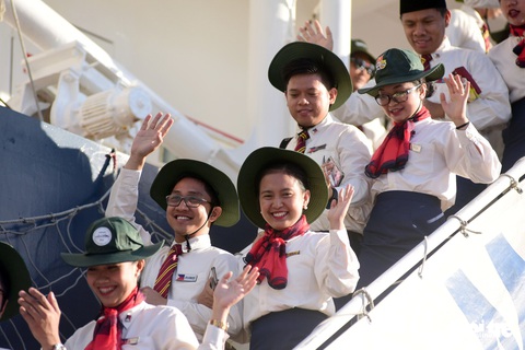 Đại biểu tàu thanh niên Đông Nam Á - Nhật Bản lưu luyến chia tay TP.HCM - Ảnh 8. Đại biểu tàu thanh niên Đông Nam Á - Nhật Bản lưu luyến chia tay TP.HCM - Ảnh 8.