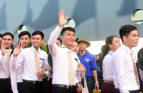 Đại biểu tàu thanh niên Đông Nam Á - Nhật Bản lưu luyến chia tay TP.HCM - Ảnh 15. Đại biểu tàu thanh niên Đông Nam Á - Nhật Bản lưu luyến chia tay TP.HCM - Ảnh 15.