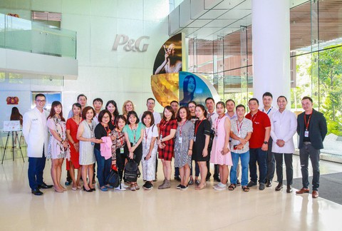 Saigon Co.op tìm hiểu trung tâm nghiên cứu của P&G tại Singapore - Ảnh 1. Saigon Co.op tìm hiểu trung tâm nghiên cứu của P&G tại Singapore - Ảnh 1.