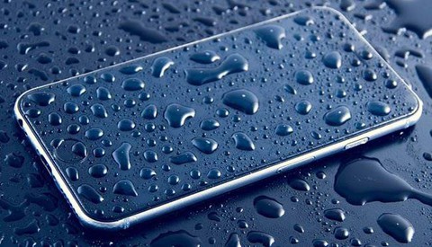 Làm thế nào để tự sửa smartphone bị ướt tại nhà? - Ảnh 1. Làm thế nào để tự sửa smartphone bị ướt tại nhà? - Ảnh 1.