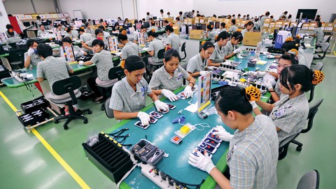 Thành công xưởng mới của thế giới, VN cần làm gì tiếp theo? - Ảnh 1. Thành công xưởng mới của thế giới, VN cần làm gì tiếp theo? - Ảnh 1.