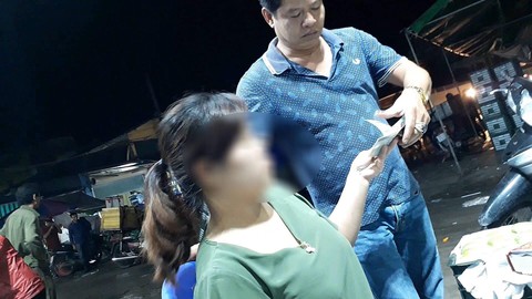 Khởi tố 3 đối tượng bảo kê chợ Long Biên - Ảnh 2. Khởi tố 3 đối tượng bảo kê chợ Long Biên - Ảnh 2.