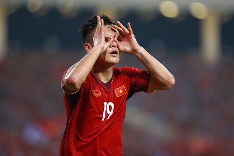Việt Nam vào chung kết AFF Cup sau 10 năm - Ảnh 1. Việt Nam vào chung kết AFF Cup sau 10 năm - Ảnh 1.