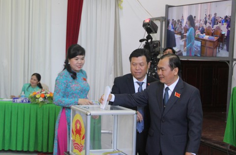 Chủ tịch, phó chủ tịch HĐND TP Cần Thơ đạt 53/53 phiếu tín nhiệm cao - Ảnh 1. Chủ tịch, phó chủ tịch HĐND TP Cần Thơ đạt 53/53 phiếu tín nhiệm cao - Ảnh 1.