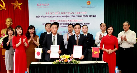 Hợp tác với doanh nghiệp huấn luyện thí sinh thi tay nghề thế giới - Ảnh 1. Hợp tác với doanh nghiệp huấn luyện thí sinh thi tay nghề thế giới - Ảnh 1.