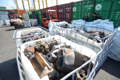 Kinh hoàng 20 container rác điện tử ở cảng Sài Gòn - Ảnh 3. Kinh hoàng 20 container rác điện tử ở cảng Sài Gòn - Ảnh 3.
