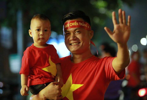 Con thổi kèn ở Sài Gòn, mấy chú ở Mỹ Đình nghe được không? - Ảnh 1. Con thổi kèn ở Sài Gòn, mấy chú ở Mỹ Đình nghe được không? - Ảnh 1.