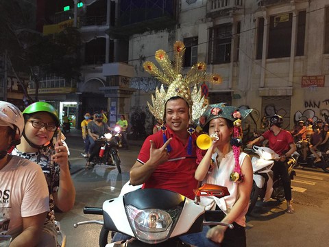 Con thổi kèn ở Sài Gòn, mấy chú ở Mỹ Đình nghe được không? - Ảnh 7. Con thổi kèn ở Sài Gòn, mấy chú ở Mỹ Đình nghe được không? - Ảnh 7.