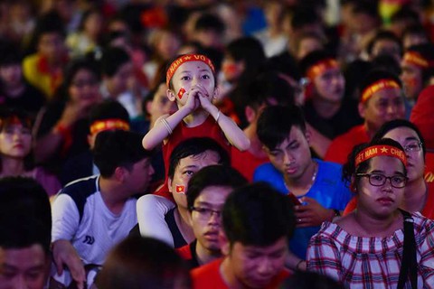 Giá mà cuồng nhiệt bóng đá chia sẻ một chút cho... giáo dục, văn hóa - Ảnh 1. Giá mà cuồng nhiệt bóng đá chia sẻ một chút cho... giáo dục, văn hóa - Ảnh 1.