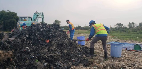 Vụ đem chất thải san lấp mặt bằng: Chất thải có nguồn gốc từ sản xuất giấy - Ảnh 4. Vụ đem chất thải san lấp mặt bằng: Chất thải có nguồn gốc từ sản xuất giấy - Ảnh 4.
