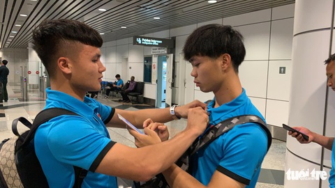 Tuyển Việt Nam đã đến Malaysia chuẩn bị trận chung kết AFF Cup - Ảnh 1. Tuyển Việt Nam đã đến Malaysia chuẩn bị trận chung kết AFF Cup - Ảnh 1.