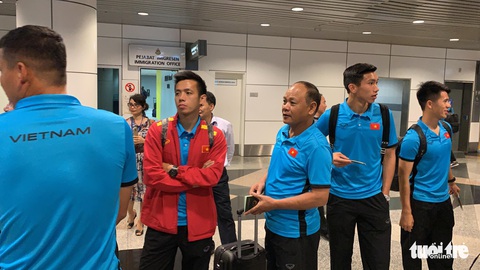 Tuyển Việt Nam đã đến Malaysia chuẩn bị trận chung kết AFF Cup - Ảnh 2. Tuyển Việt Nam đã đến Malaysia chuẩn bị trận chung kết AFF Cup - Ảnh 2.