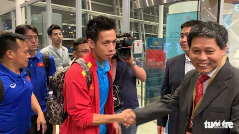 Tuyển Việt Nam đã đến Malaysia chuẩn bị trận chung kết AFF Cup - Ảnh 3. Tuyển Việt Nam đã đến Malaysia chuẩn bị trận chung kết AFF Cup - Ảnh 3.