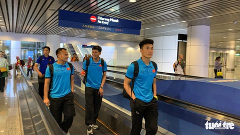 Tuyển Việt Nam đã đến Malaysia chuẩn bị trận chung kết AFF Cup - Ảnh 8. Tuyển Việt Nam đã đến Malaysia chuẩn bị trận chung kết AFF Cup - Ảnh 8.