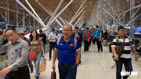 Tuyển Việt Nam đã đến Malaysia chuẩn bị trận chung kết AFF Cup - Ảnh 9. Tuyển Việt Nam đã đến Malaysia chuẩn bị trận chung kết AFF Cup - Ảnh 9.