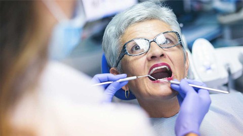 Chăm sóc sức khỏe răng miệng cho người cao tuổi - Ảnh 1. Chăm sóc sức khỏe răng miệng cho người cao tuổi - Ảnh 1.