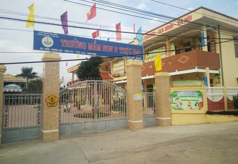 Bé trai bị buộc dây tạm thời được bố trí giáo viên riêng - Ảnh 1. Bé trai bị buộc dây tạm thời được bố trí giáo viên riêng - Ảnh 1.