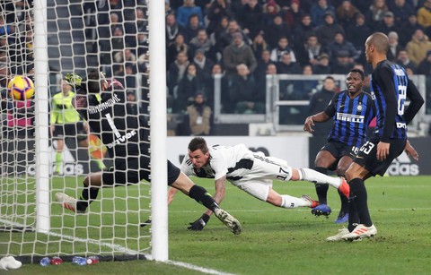Mandzukic giúp Juventus khuất phục Inter Milan - Ảnh 1. Mandzukic giúp Juventus khuất phục Inter Milan - Ảnh 1.