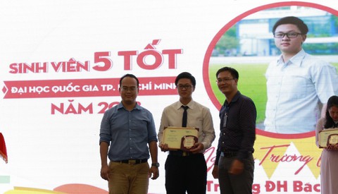 Tuyên dương 130 sinh viên Lào, Campuchia tiêu biểu - Ảnh 4. Tuyên dương 130 sinh viên Lào, Campuchia tiêu biểu - Ảnh 4.