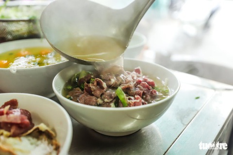 Cho một bát phở như cũ nhé - Ảnh 1. Cho một bát phở như cũ nhé - Ảnh 1.