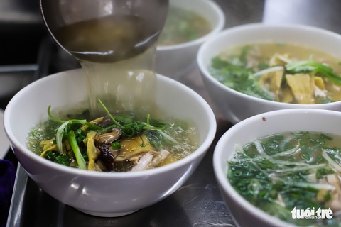 Cho một bát phở như cũ nhé - Ảnh 4. Cho một bát phở như cũ nhé - Ảnh 4.