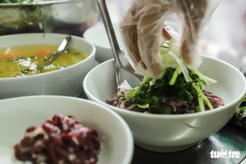 Cho một bát phở như cũ nhé - Ảnh 5. Cho một bát phở như cũ nhé - Ảnh 5.