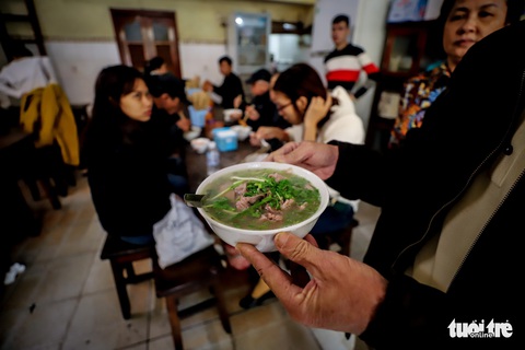 Cho một bát phở như cũ nhé - Ảnh 7. Cho một bát phở như cũ nhé - Ảnh 7.