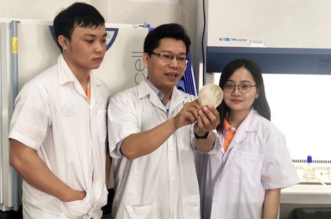 Nhóm nghiên cứu sinh viên đưa thành công lợi khuẩn vào bánh mì - Ảnh 1. Nhóm nghiên cứu sinh viên đưa thành công lợi khuẩn vào bánh mì - Ảnh 1.