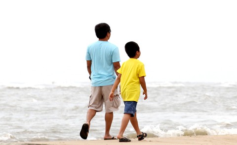 Cha mẹ hết yêu, đừng tưởng con không mỏi mệt - Ảnh 1. Cha mẹ hết yêu, đừng tưởng con không mỏi mệt - Ảnh 1.