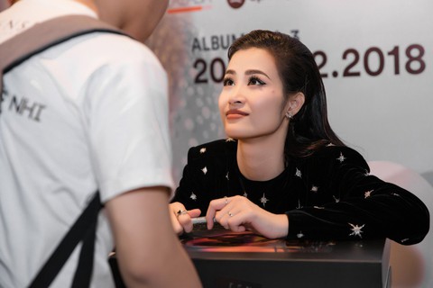 Đông Nhi tung MV nặng kí nhất V-biz - Ảnh 7. Đông Nhi tung MV nặng kí nhất V-biz - Ảnh 7.