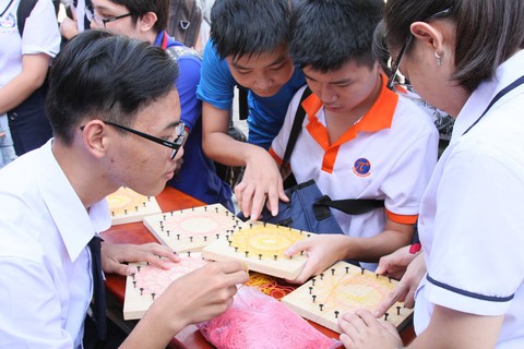 Sôi động Ngày hội toán học mở đầu tiên tại TP.HCM - Ảnh 1. Sôi động Ngày hội toán học mở đầu tiên tại TP.HCM - Ảnh 1.