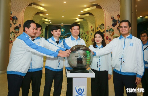 Robot, máy in 3D tại triển lãm sinh viên Việt Nam - Ảnh 2. Robot, máy in 3D tại triển lãm sinh viên Việt Nam - Ảnh 2.
