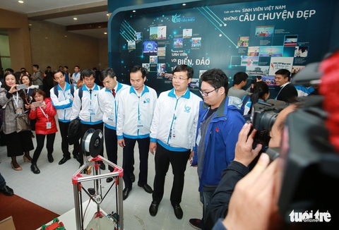 Robot, máy in 3D tại triển lãm sinh viên Việt Nam - Ảnh 3. Robot, máy in 3D tại triển lãm sinh viên Việt Nam - Ảnh 3.