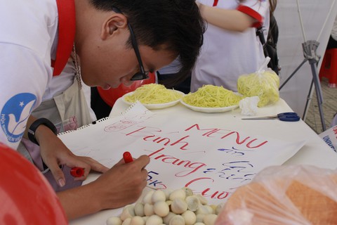 Sôi động Ngày hội quốc tế những người tình nguyện - Ảnh 2. Sôi động Ngày hội quốc tế những người tình nguyện - Ảnh 2.
