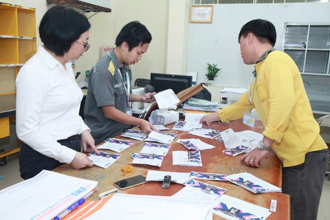 VNPost tiếp tục bao thầu chuyển phát vé chung kết AFF Cup - Ảnh 1. VNPost tiếp tục bao thầu chuyển phát vé chung kết AFF Cup - Ảnh 1.