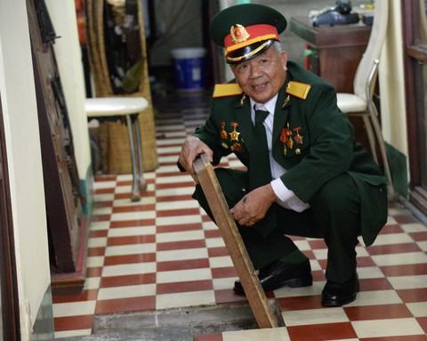Khui hầm chứa vũ khí giữa Sài Gòn bỏ dở từ năm 1968 - Ảnh 9. Khui hầm chứa vũ khí giữa Sài Gòn bỏ dở từ năm 1968 - Ảnh 9.