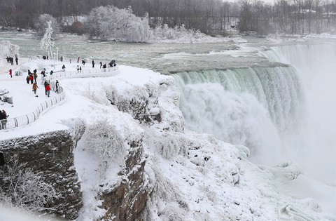 Du khách ngắm thác Niagara trong băng giá - Ảnh 18. Du khách ngắm thác Niagara trong băng giá - Ảnh 18.