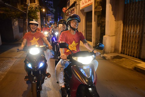Cả nước xuống đường mừng U-23 Việt Nam chiến thắng - Ảnh 8. Cả nước xuống đường mừng U-23 Việt Nam chiến thắng - Ảnh 8.